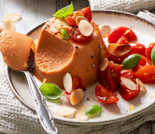 Sformatini di pomodori e mandorle al basilico
