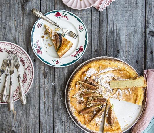 Torta di patate e mandorle con fichi e noci