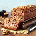 Plumcake integrale con prugne, noci e semi di lino