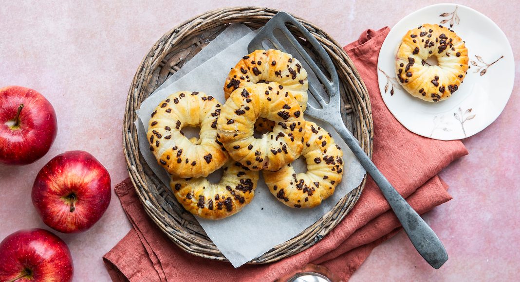 Ruote di mele in crosta alla cannella