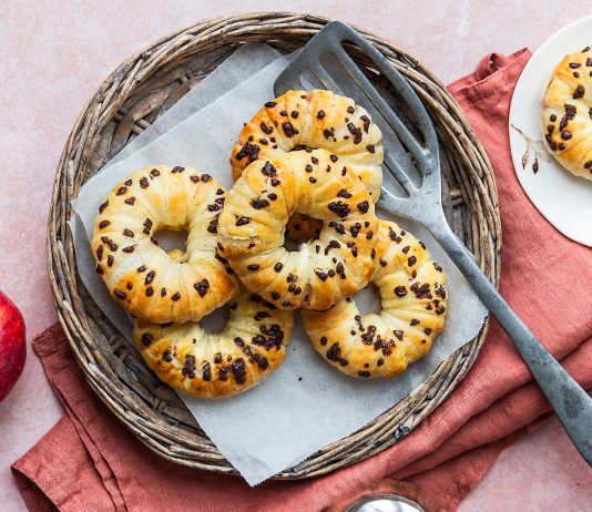 Ruote di mele in crosta alla cannella