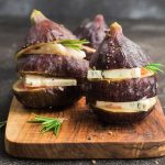 Sandwich di fichi neri e formaggio