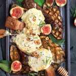 Teglia di melanzane, tomini e fichi