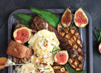 Teglia di melanzane, tomini e fichi