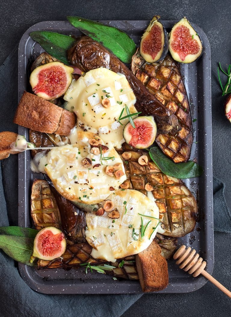 Teglia di melanzane, tomini e fichi