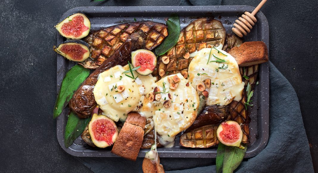 Teglia di melanzane, tomini e fichi