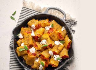 Paccheri gratinati con cipolle caramellate, zucca e fonduta Paccheri gratinati con cipolle caramellate, zucca e fonduta