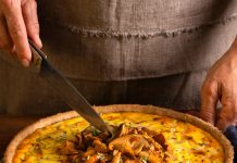 Quiche integrale ai semi con cipolle e funghi di bosco