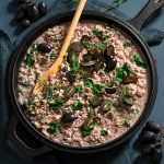 Risotto integrale con uva nera, spinaci e fonduta di castelmagno
