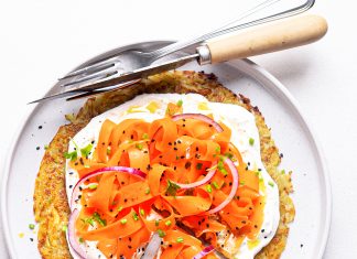 Rosti pizza con crema di robiola e carote marinate