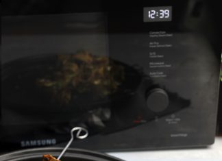 Spiedini di zucchine e formaggio con microonde