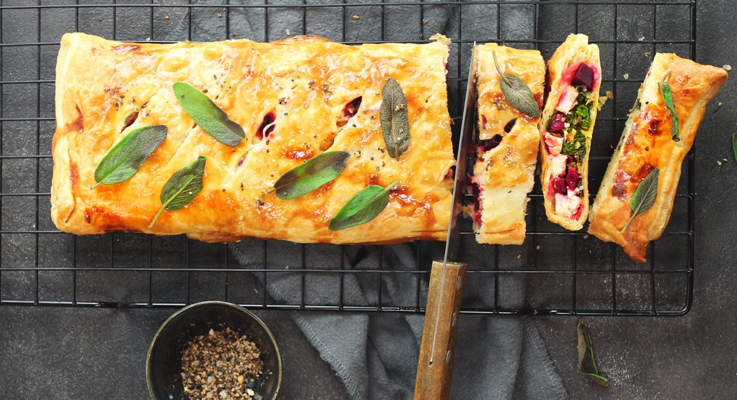 Strudel con feta, bietole e barbabietole
