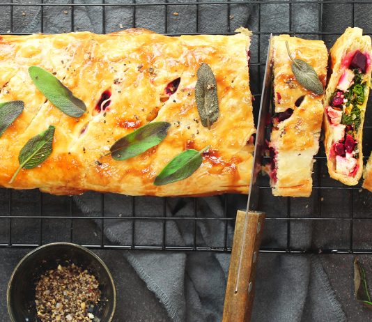 Strudel con feta, bietole e barbabietole