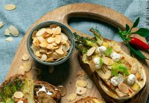 Crostoni ai finocchi con mousse di camembert