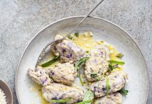 Gnudi di cavolo cappuccio rosso e ricotta alle erbe aromatiche