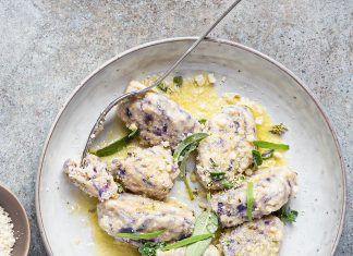 Gnudi di cavolo cappuccio rosso e ricotta alle erbe aromatiche