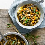 Minestra di fagioli neri, zucca e nocciole