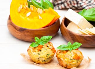 Muffin allo zafferano con feta e zucca