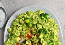 Orecchiette con salsa di broccoli, miso e peperoncino di Cayenna