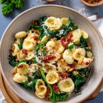 Orecchiette alle cime di rapa con briciole croccanti e pomodori secchi