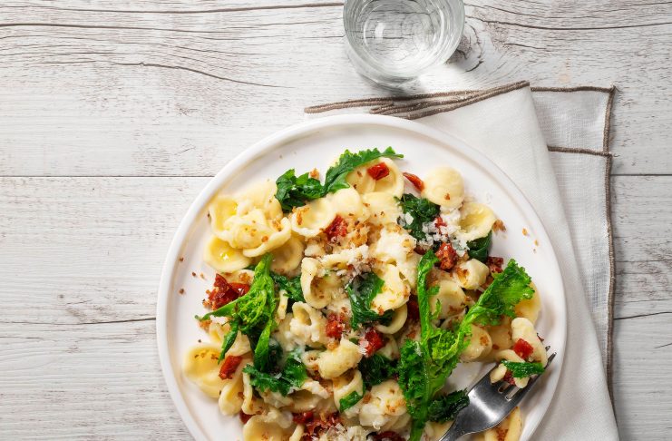 orecchiette_cime Orecchiette alle cime di rapa con briciole croccanti e pomodori secchi