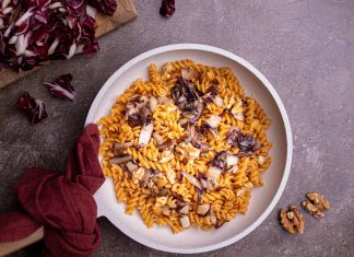 Pasta di lenticchie con radicchio e noci
