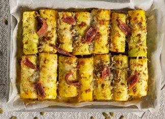 È la stagione dei porri: proprietà, come sceglierli e ricette veg Porri fondenti al curry affumicato
