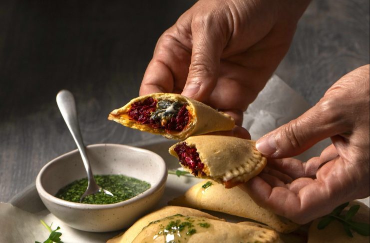 Sfogliatine croccanti di ceci con salsa alla rucola