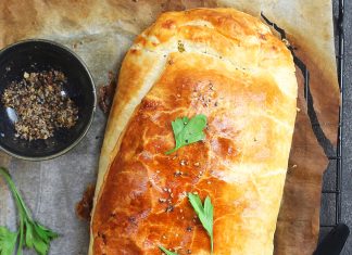Strudel ricotta, spinaci e broccoli con pesto verde Strudel ricotta, spinaci e broccoli con pesto verde