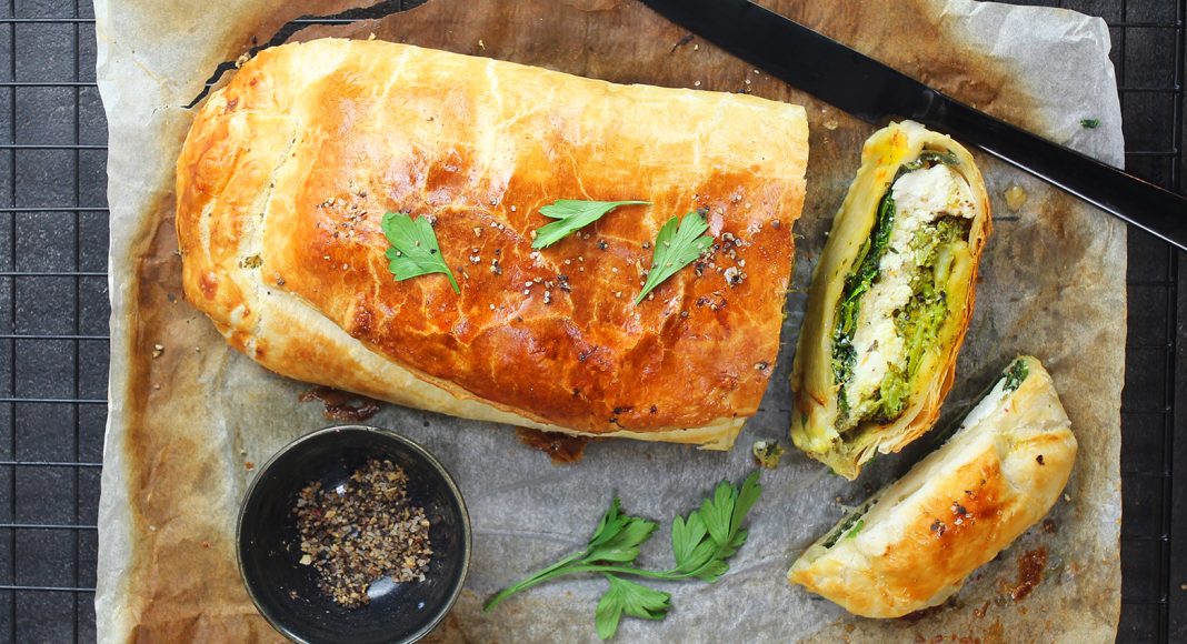 Strudel ricotta, spinaci e broccoli con pesto verde