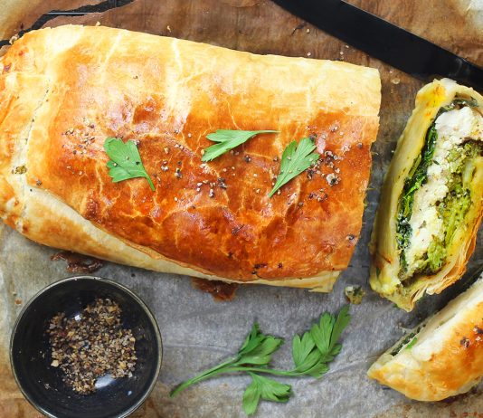 Strudel ricotta, spinaci e broccoli con pesto verde