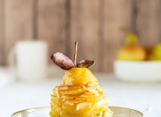 Pere caramellate su frolla al cacao e caramello mou