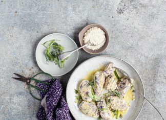 Gnudi di cavolo cappuccio rosso e ricotta alle erbe aromatiche