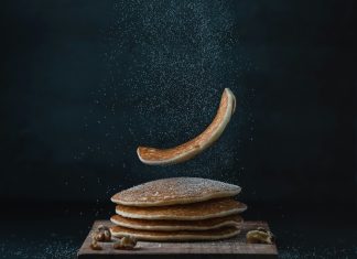 Pancakes autunnali, il comfort food di stagione che inebria ogni colazione Pancakes autunnali