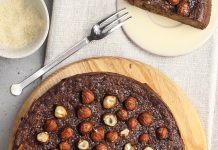 Torta di patate dolci, cacao e nocciole