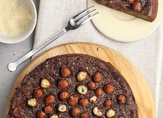 Torta di patate dolci, cacao e nocciole