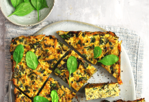 Torta salata di uova, verza e spinacini