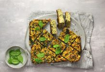 Torta salata di uova, verza e spinacini