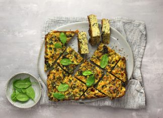 Torta salata di uova, verza e spinacini