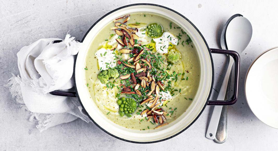 Vellutata di broccolo romanesco con crema di robiola