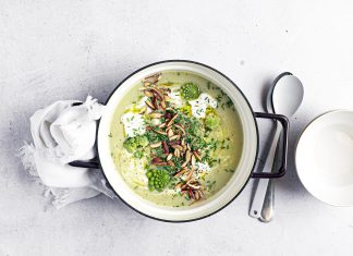 Vellutata di broccolo romanesco con crema di robiola