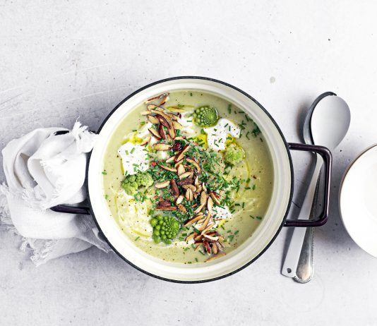 Vellutata di broccolo romanesco con crema di robiola