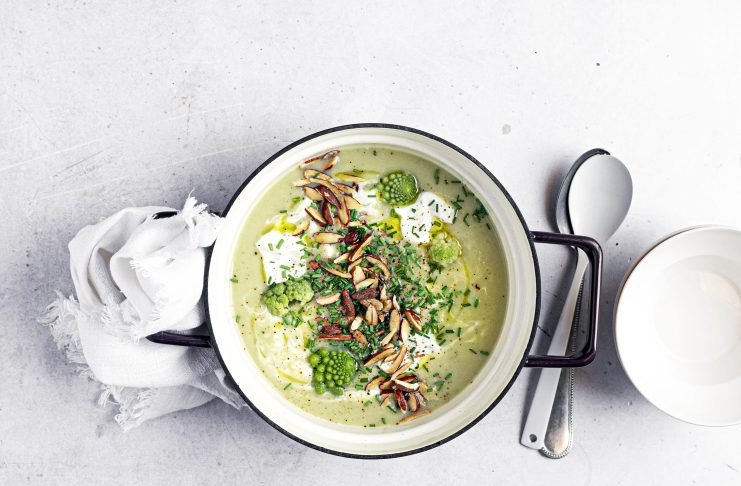 Vellutata di broccolo romanesco con crema di robiola