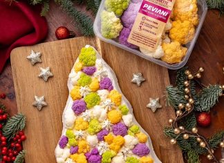 Torta salata morbida con rosette di cavolfiore e frosting al formaggio