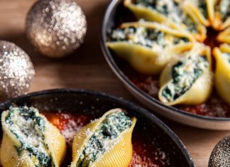 Conchiglioni ricotta e spinaci in salsa rossa Conchiglioni ricotta e spinaci in salsa rossa