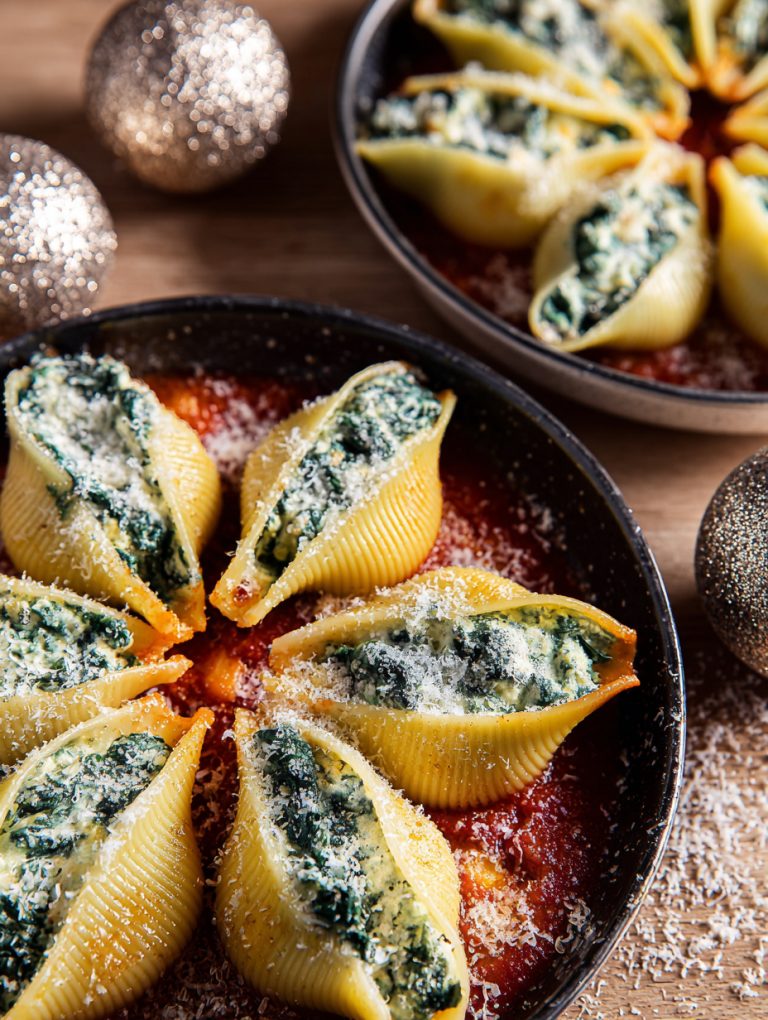 Conchiglioni ricotta e spinaci in salsa rossa