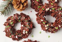 Piccole ghirlande di cornflakes e cioccolato fondente