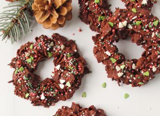 Piccole ghirlande di cornflakes e cioccolato fondente