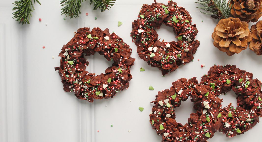 Piccole ghirlande di cornflakes e cioccolato fondente