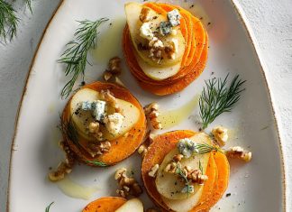 Mini millefoglie di patate dolci, gorgonzola e pere